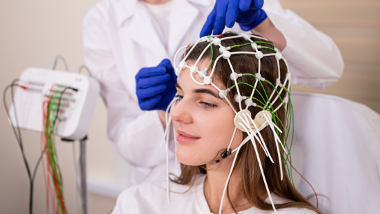 Foto e teknologjisë EEG